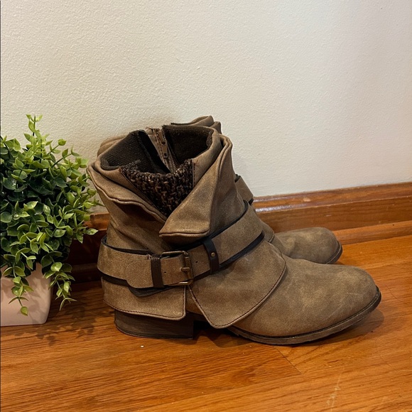 Jelly pop SOFT Lt Taupe Lined Ankle Boots 8.5 - Picture 1 of 3
